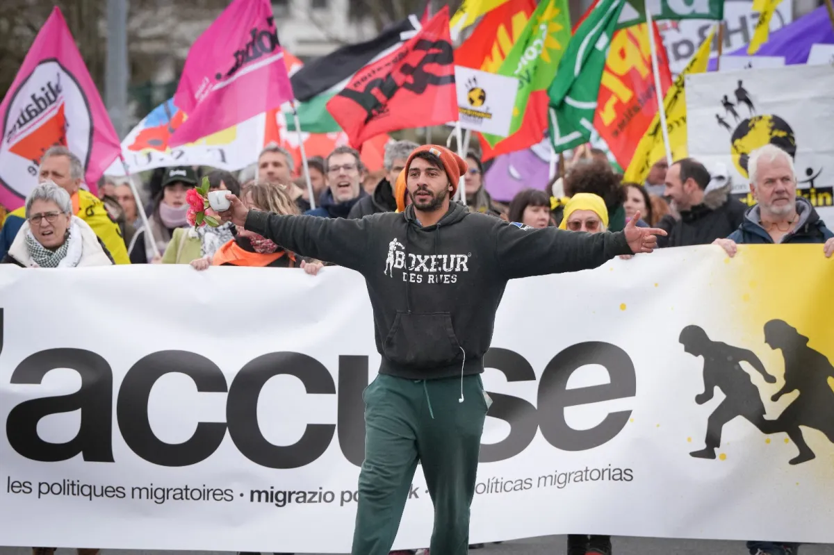 Au pays Basque, le retour du délit de solidarité mobilise contre lui, par Pierre Isnard-Dupuy et Clair Rivière, Mediapart, 27 janvier 2025